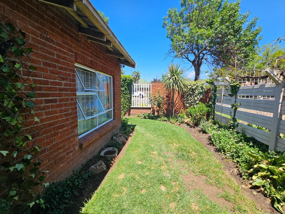 1 Bed Apartment, De Waterkant - Thumbnail 2