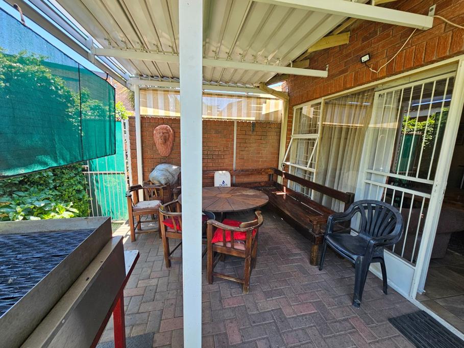 1 Bed Apartment, De Waterkant - Thumbnail 3