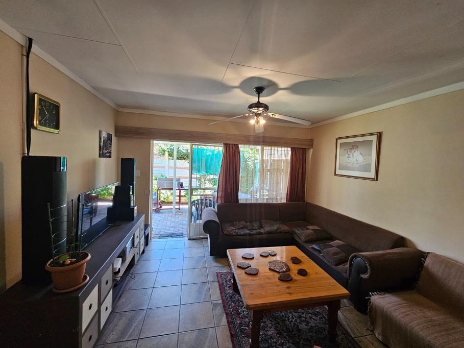 1 Bed Apartment, De Waterkant - Thumbnail 5