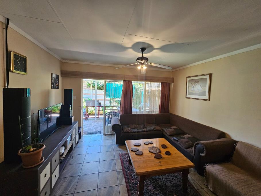 1 Bed Apartment, De Waterkant - Thumbnail 6