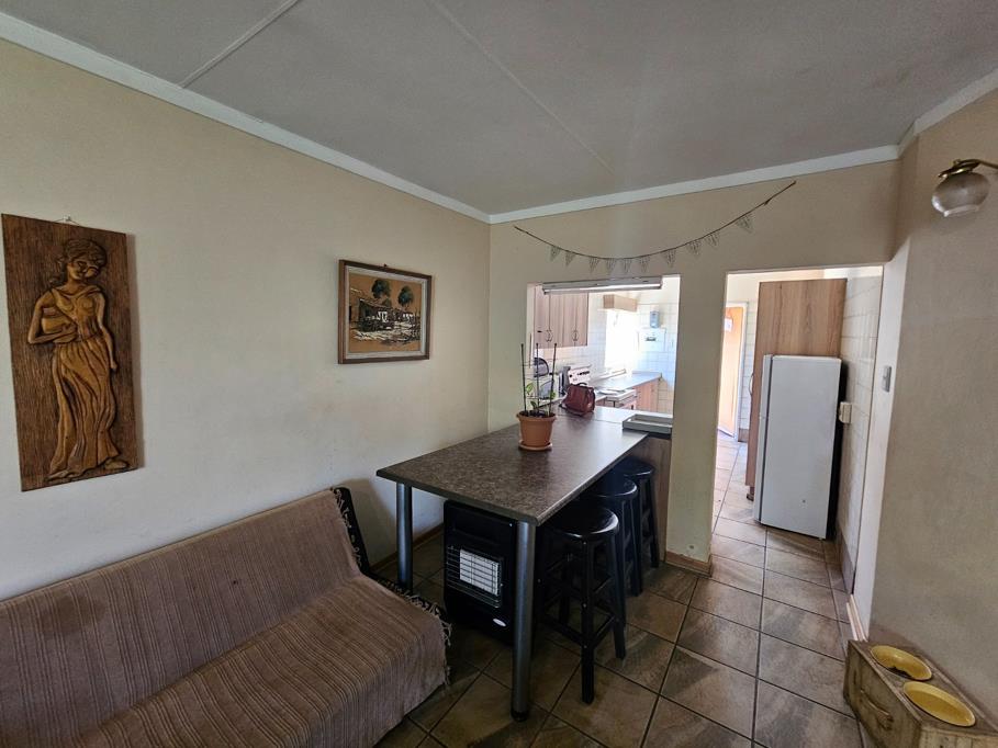1 Bed Apartment, De Waterkant - Thumbnail 7