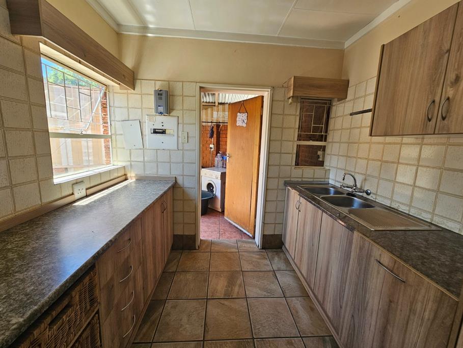1 Bed Apartment, De Waterkant - Thumbnail 9