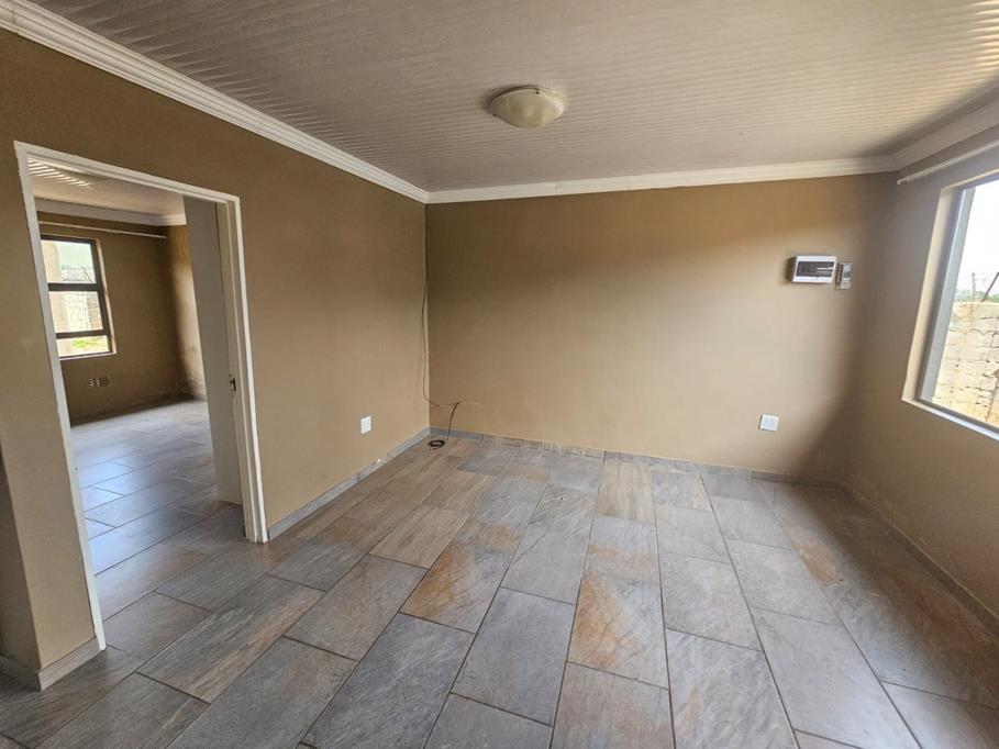 5 Bed Villa, Upper Constantia - Thumbnail 2