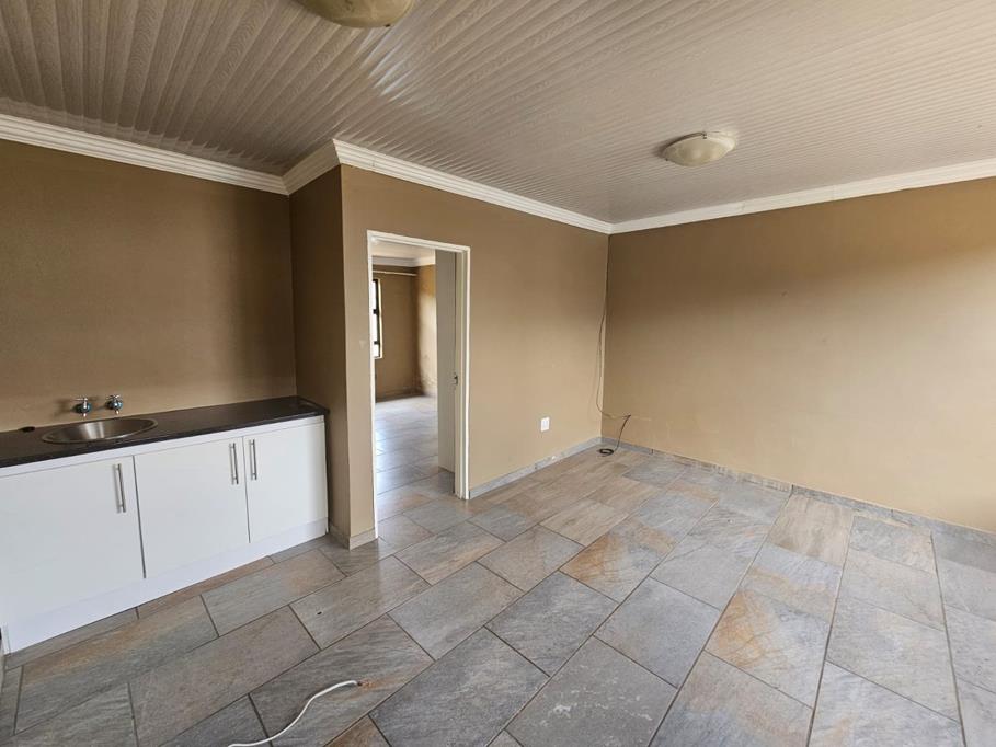 5 Bed Villa, Upper Constantia - Thumbnail 3