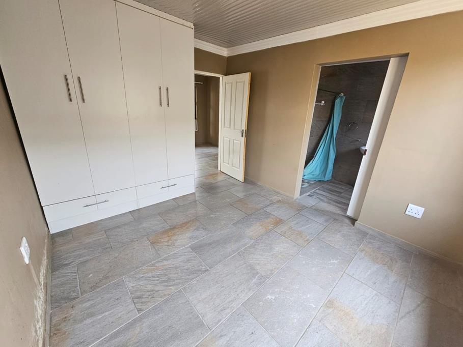 5 Bed Villa, Upper Constantia - Thumbnail 5