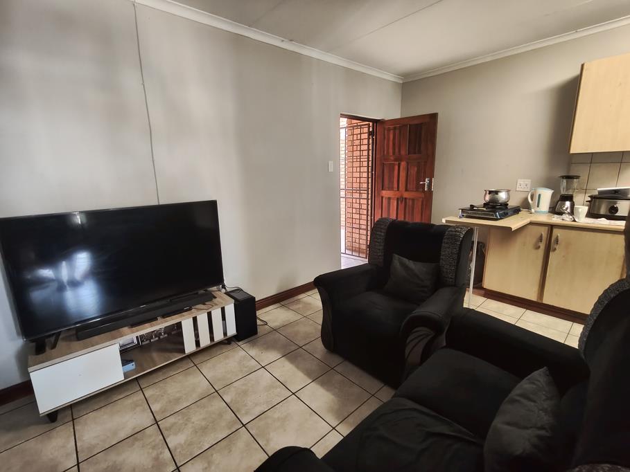 1 Bed Apartment, Green Point - Thumbnail 4