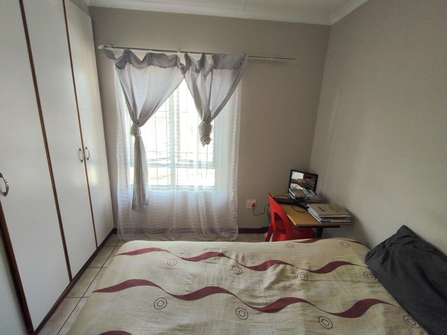 1 Bed Apartment, Green Point - Thumbnail 7