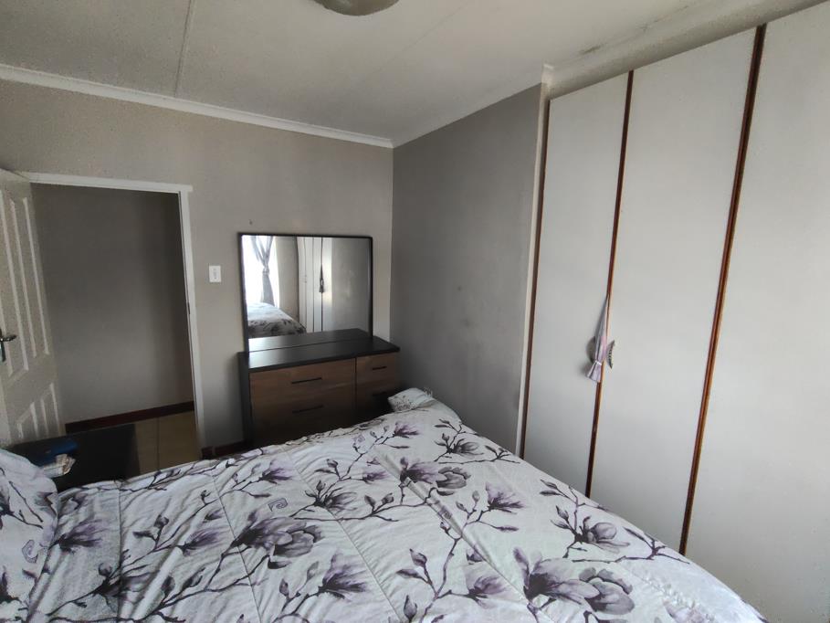 1 Bed Apartment, Green Point - Thumbnail 8