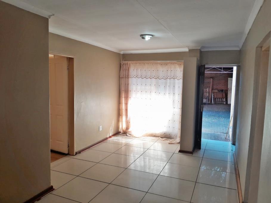 2 Bed Apartment, Simon's Town - Thumbnail 2