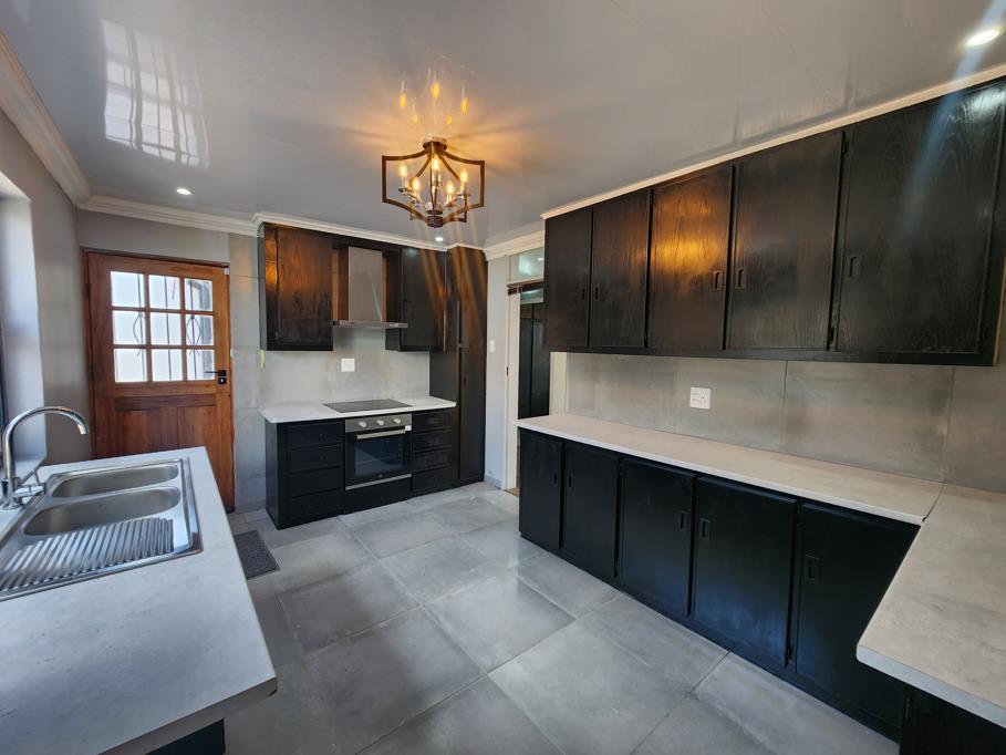 3 Bed House, Camps Bay - Thumbnail 2