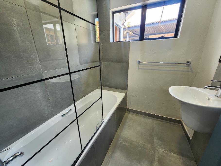 3 Bed House, Camps Bay - Thumbnail 5