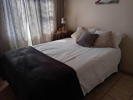 4 Bed House, Stellenbosch - Thumbnail 4