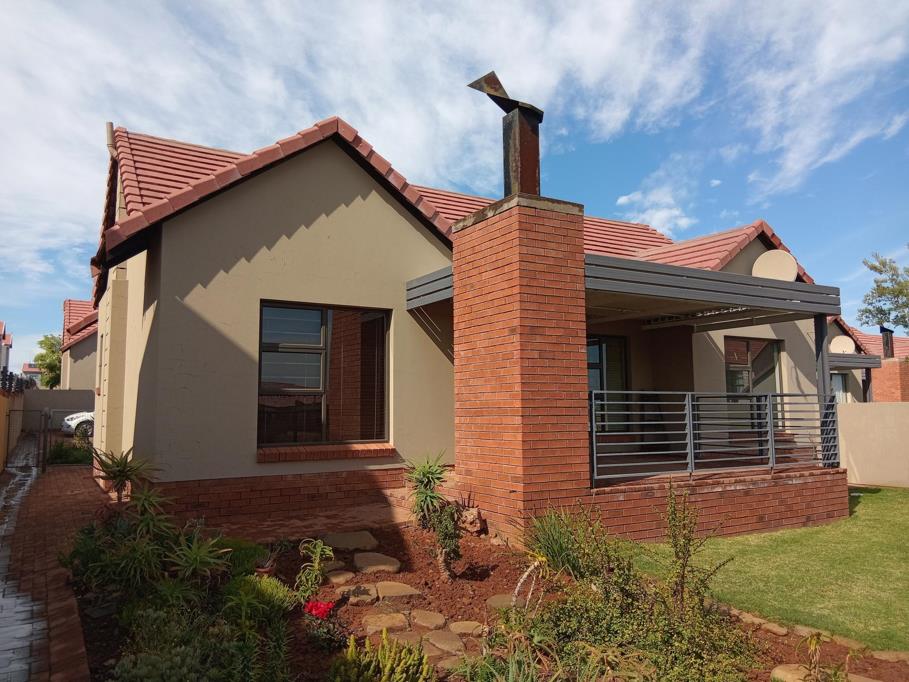 4 Bed Villa, Llandudno - Image 1