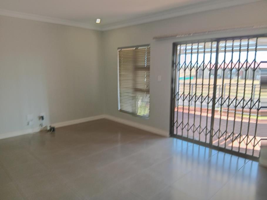 4 Bed Villa, Llandudno - Thumbnail 8