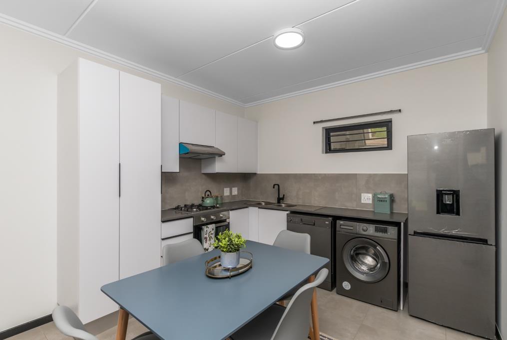 3 Bed Apartment, Clifton - Thumbnail 2