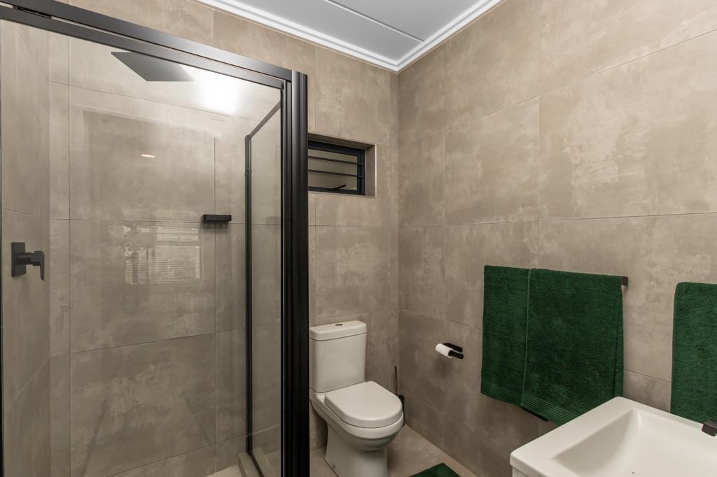 3 Bed Apartment, Clifton - Thumbnail 3