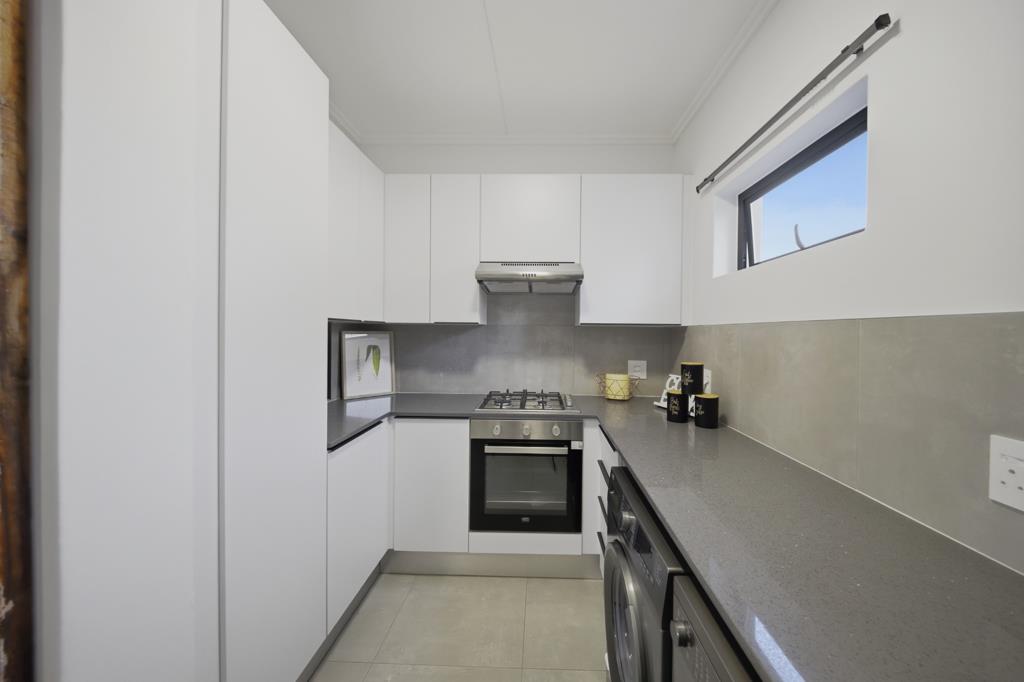 6 Bed House, Bishopscourt - Thumbnail 2