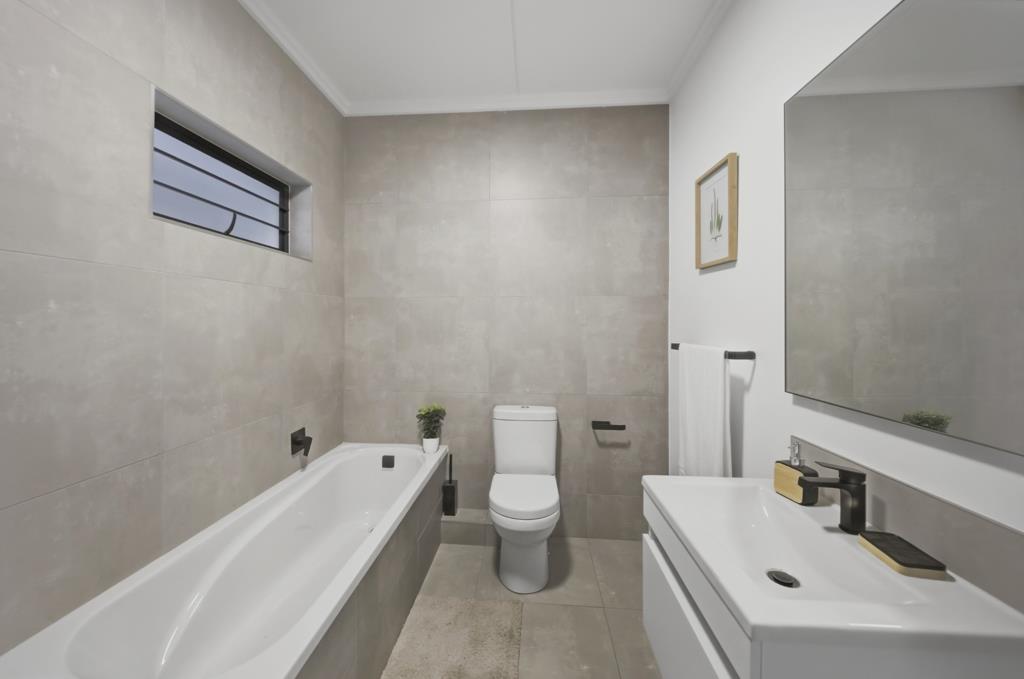 6 Bed House, Bishopscourt - Thumbnail 8
