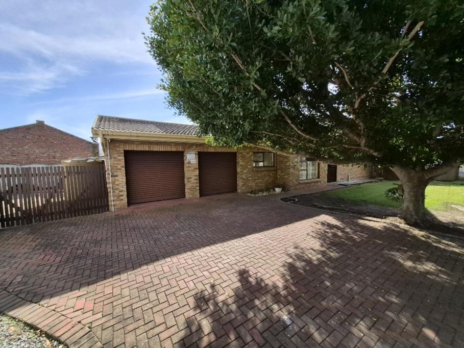 3 Bed House, Camps Bay - Image 1