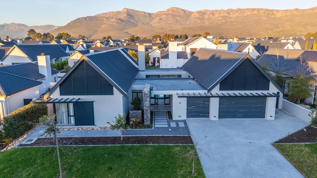3 Bed House, Newlands - Image 1