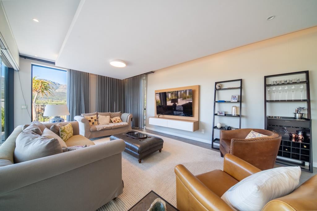 3 Bed Apartment, V&A Waterfront - Thumbnail 2