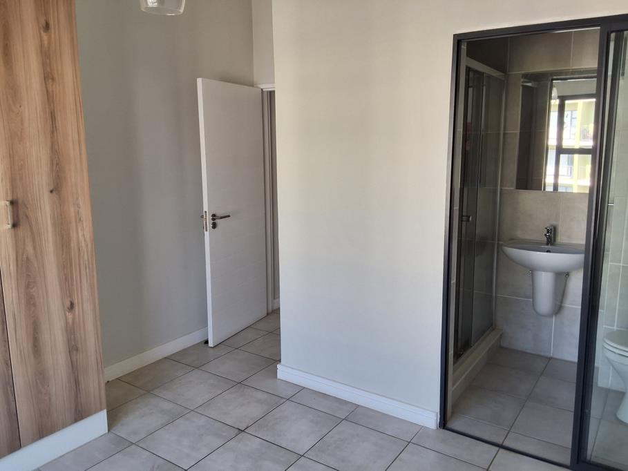 2 Bed Apartment, Mouille Point - Thumbnail 4