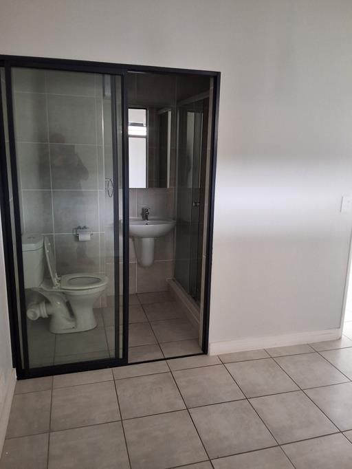 2 Bed Apartment, Mouille Point - Thumbnail 5
