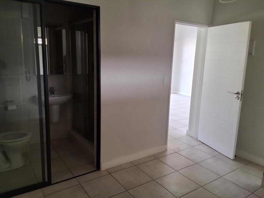 2 Bed Apartment, Mouille Point - Thumbnail 7