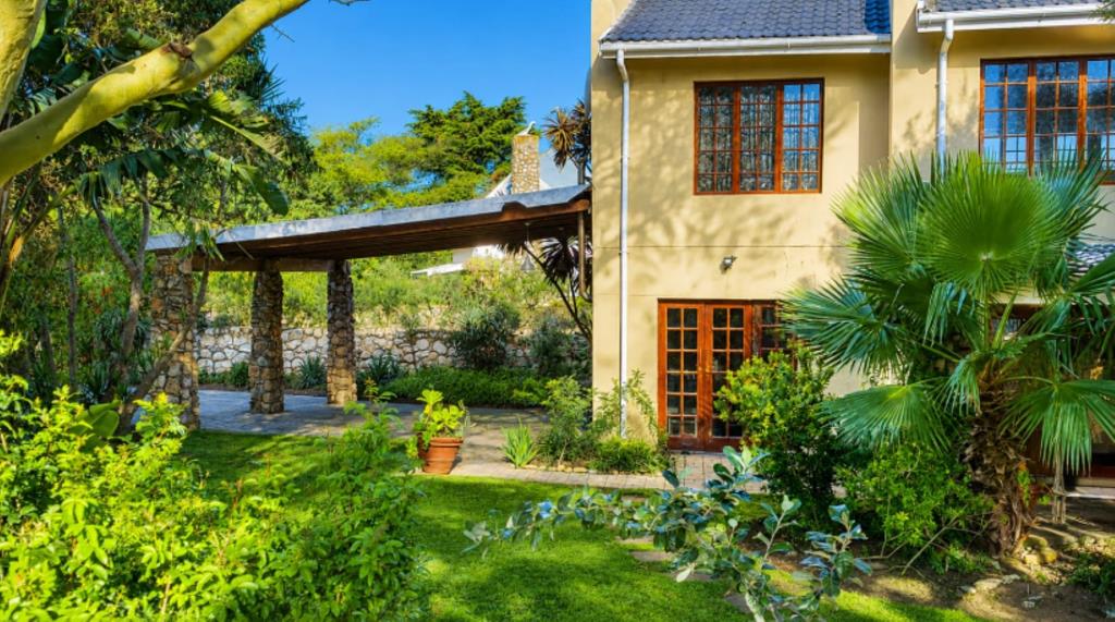 3 Bed Penthouse, Bantry Bay - Image 1