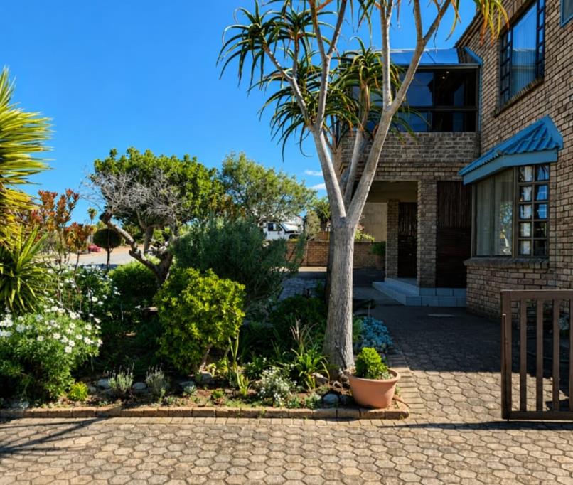 2 Bed Apartment, Strand - Thumbnail 5