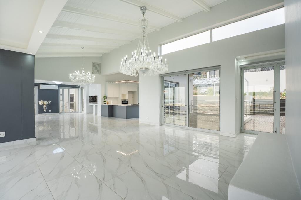 2 Bed Apartment, Claremont - Thumbnail 5