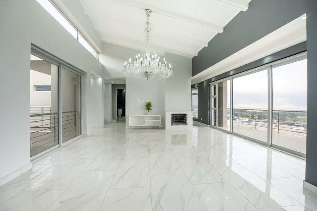 2 Bed Apartment, Claremont - Thumbnail 6