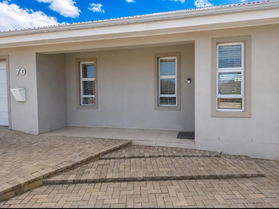 1 Bed Apartment, Oranjezicht - Thumbnail 6