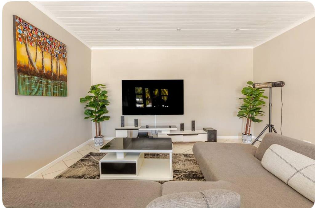 1 Bed Apartment, De Waterkant - Thumbnail 4