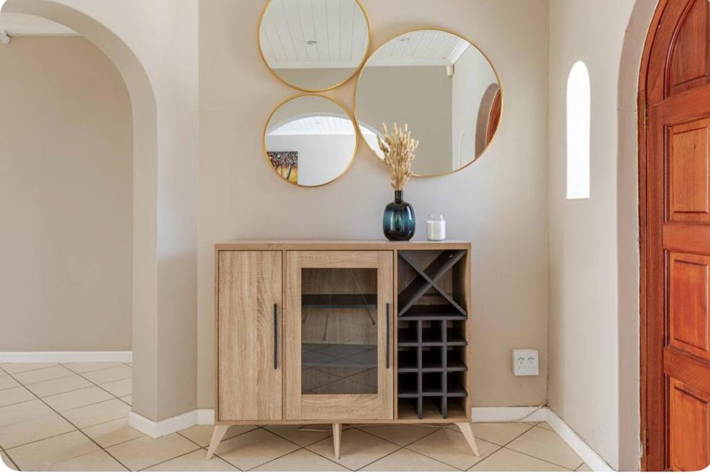 1 Bed Apartment, De Waterkant - Thumbnail 5