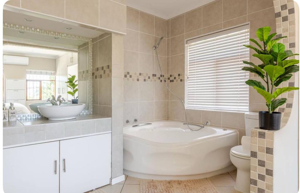 1 Bed Apartment, De Waterkant - Thumbnail 9