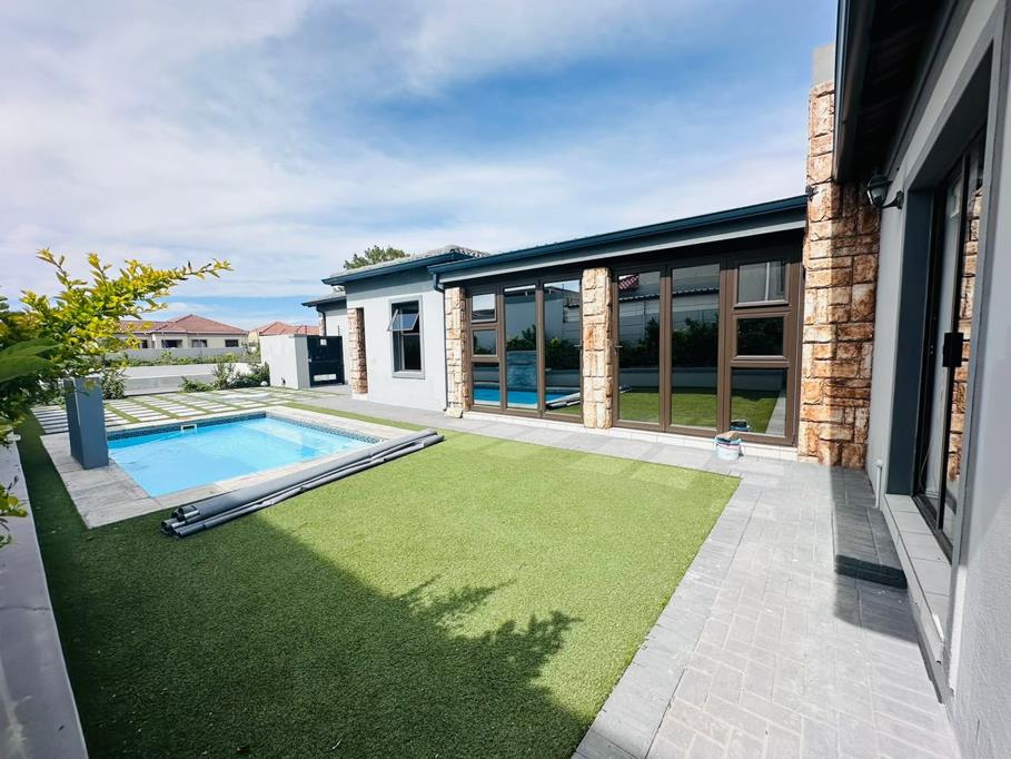 2 Bed House, Fynbosstrand - Image 1