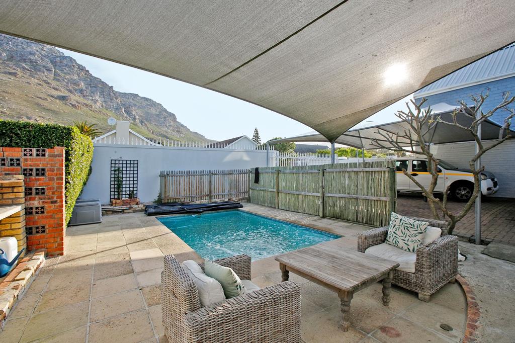 1 Bed Apartment, Gardens - Image 1