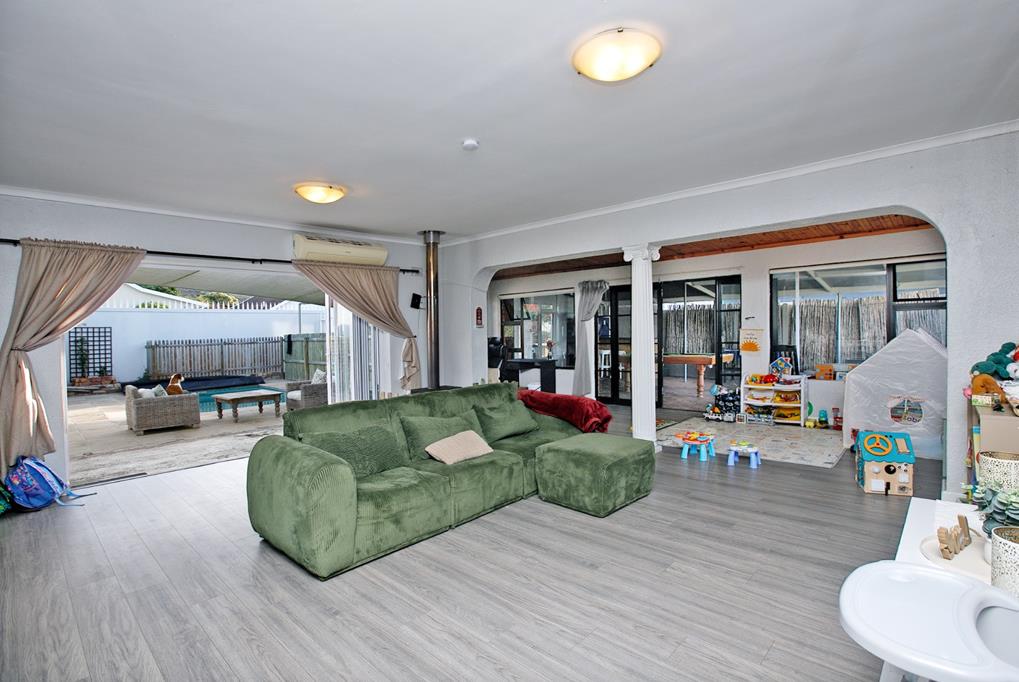 1 Bed Apartment, Gardens - Thumbnail 5