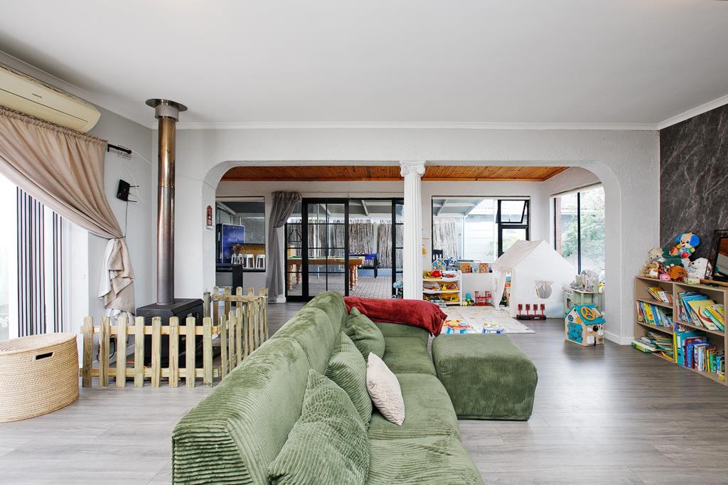 1 Bed Apartment, Gardens - Thumbnail 8