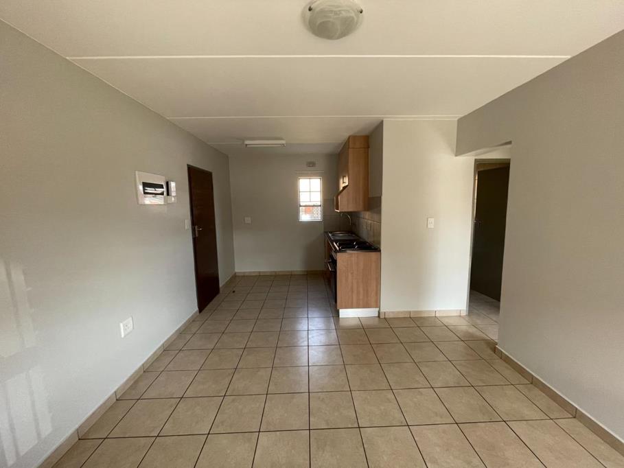 4 Bed House, Constantia - Thumbnail 3