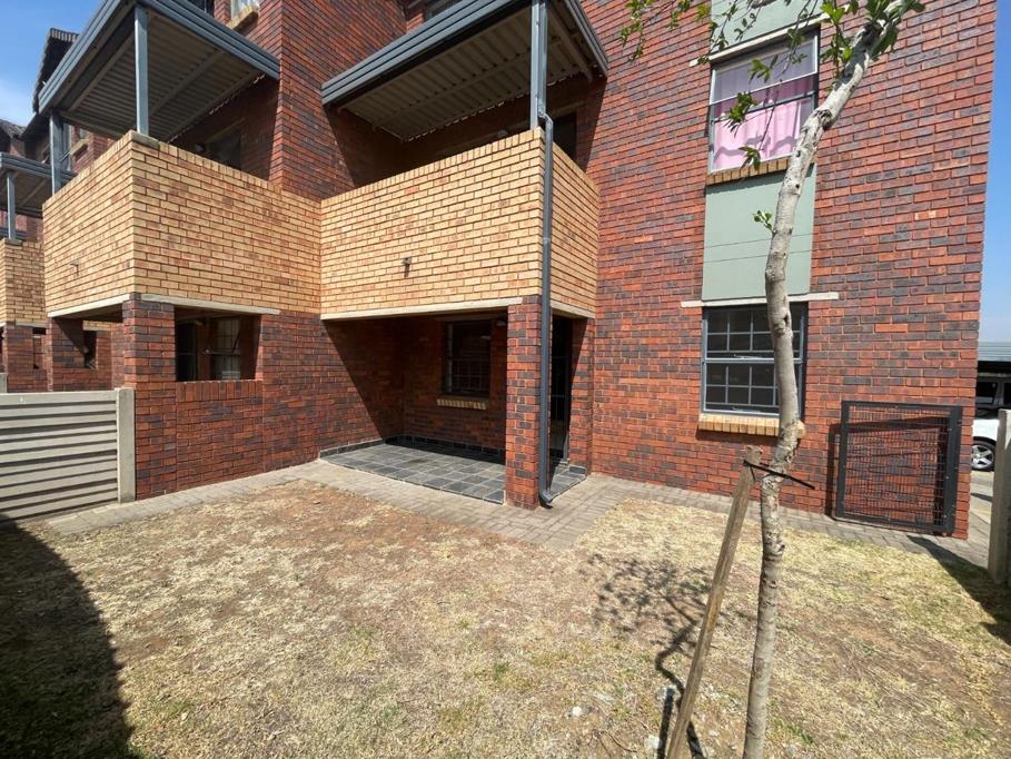 4 Bed House, Constantia - Thumbnail 4