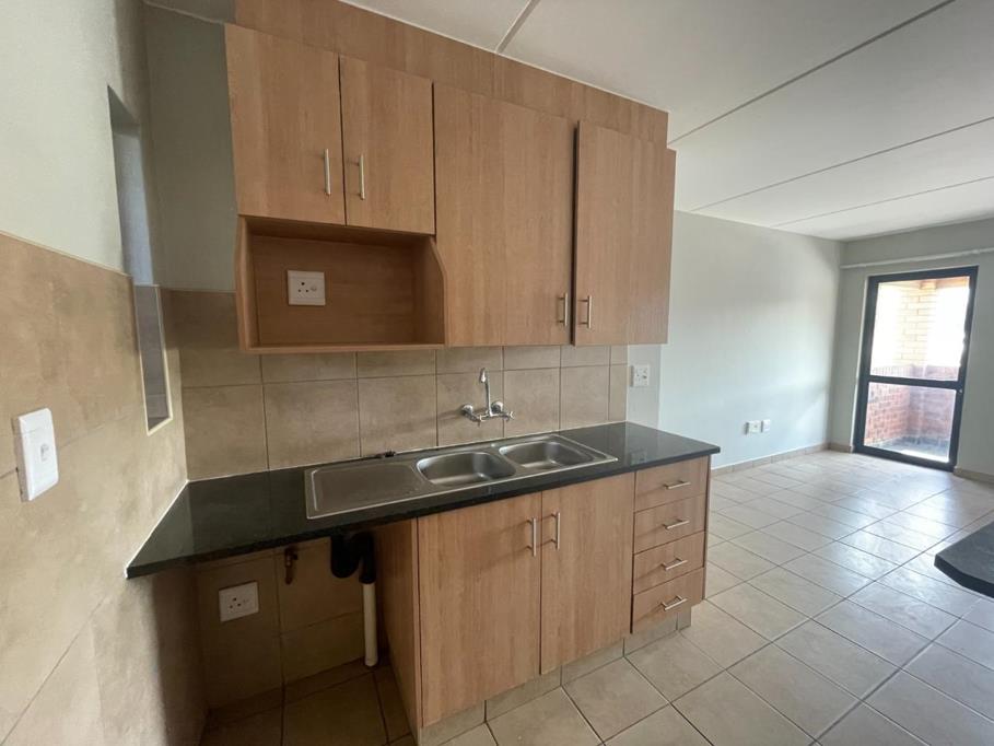 4 Bed House, Constantia - Thumbnail 6
