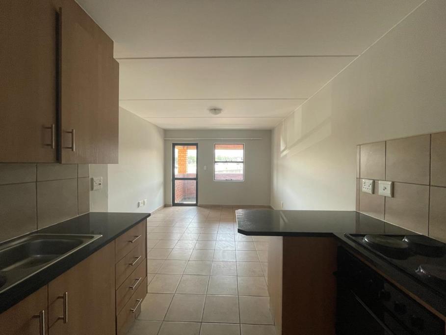 4 Bed House, Constantia - Thumbnail 8
