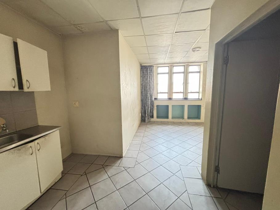 2 Bed Apartment, Gardens - Image 1