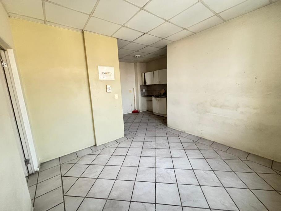 2 Bed Apartment, Gardens - Thumbnail 4