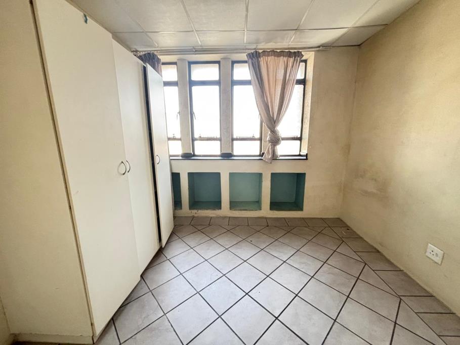 2 Bed Apartment, Gardens - Thumbnail 7
