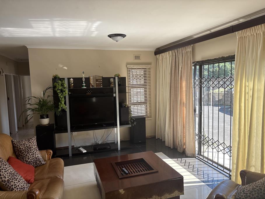 3 Bed Apartment, V&A Waterfront - Thumbnail 5