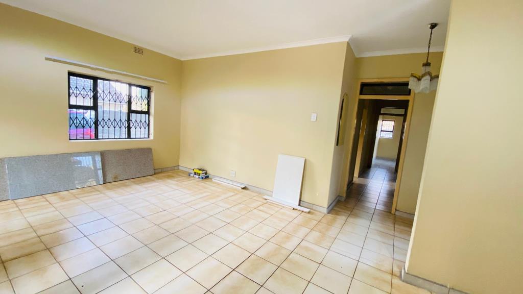 5 Bed House, Clifton - Thumbnail 8