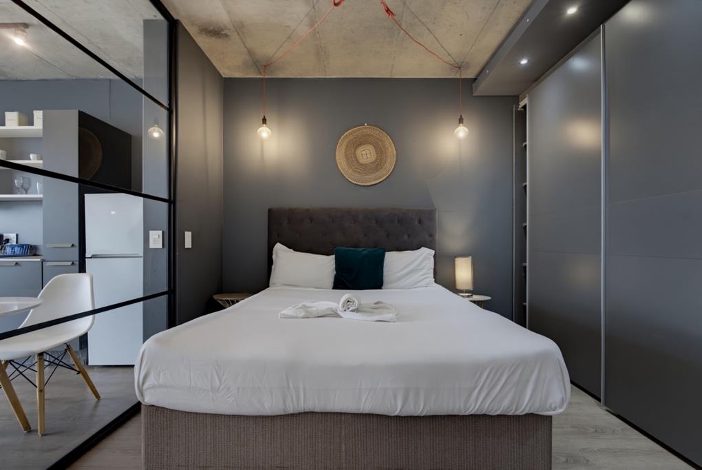 5 Bed House, Somerset West - Thumbnail 3